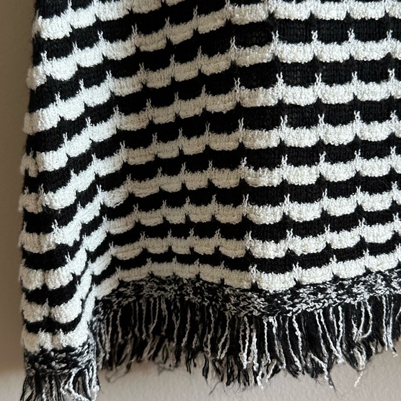 Zara Black & White Knit Fringe Mini Skirt - Size Small - Picture 2 of 5